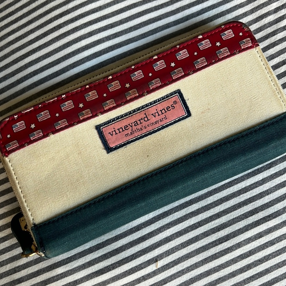 Vineyard vines wallet